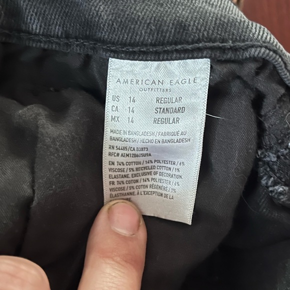 Curvy Mom Jeans with Stretch - Picture 3 of 4